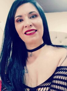_danna_milf Cam Model Profile | Stripchat