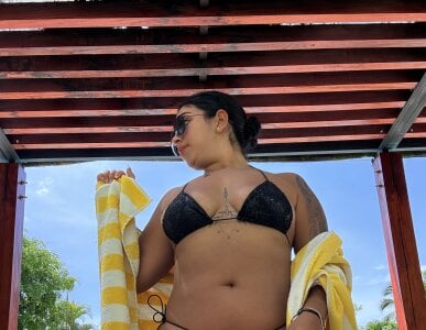 vane_lopez_ sunny day 💥 Pic 2