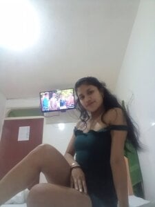 miley_horny1 Public Pic 6