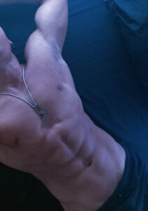 Tyler_Gold23 Public Pic 4