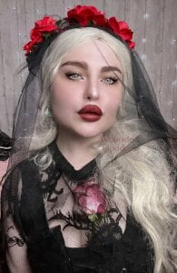 Wounded_Goddess_ Wounded Goddess 🩸 Pic