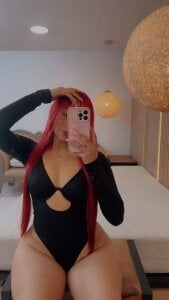 today in black 🖤😈 de ella_harper  2 Imagens