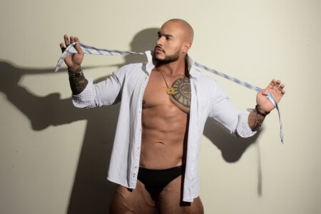 At office de Michael_Fame  Imagens