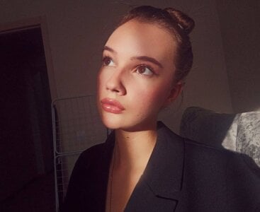 NeliaVandresar coquette🤭 Pic 3