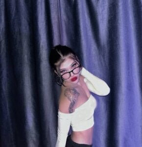 Glowia's XXX Nude Photo 4