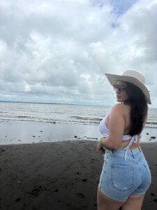 nicole_steele a day at the beach💋 Gambar 7