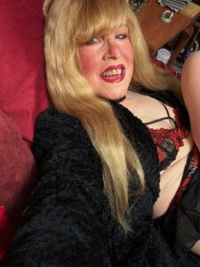 Onlyniki BABY ITS COLD OUTSIDE Pic 4