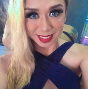 love me who i am :) de QueenDragonc0ckts  3 photos