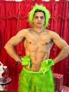 Steven_x94 Christmas charm Pic 7