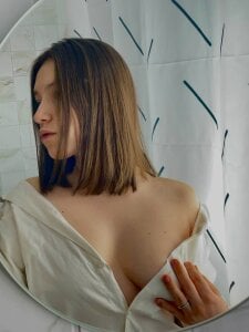 AnneNexxtDoor Spy on me in the bathroom Bilde 3