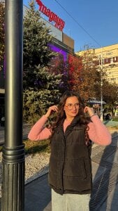 Luna_Raee Walking around the city  3টি ছবি