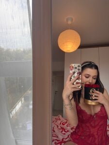 InsideMia Lady in Red slika