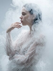 _luna_fox_ Elegant photo session in feathers✨ Gambar