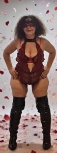 CurvyTurkishAsena_xx Valentines Foto 4