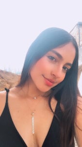 SofiCastro09_ Hair black 🖤 Pic