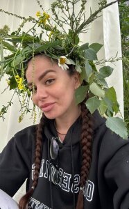 Bella-Flower Public Pic 4