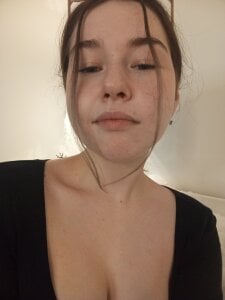 HopeKou Sexy cleavage Pic