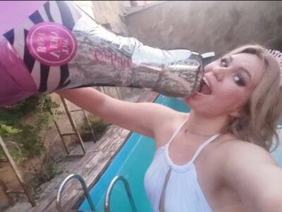 HotTiffani A little lifestyle content for you. Pic 3