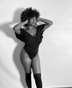 Coral_Lise My world to black and white 🖤 Photo 4