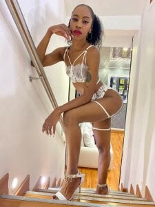 GaleHodge Your Sexy lady Withe 🤍 Pic 2