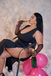 DivaFlammewe have a drink together!😈图片 2