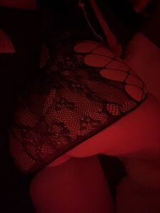 scorpiomoonbaby Red room 2 Pic 4