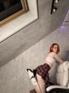 ElizabethHarpper new hair colour Pic 9