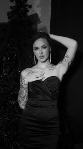 EmmyyMoore Public Pic 5