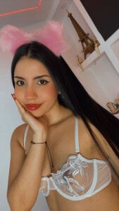 Radiant_Naomi Trick or treat 😼😽🍓 Pic 3