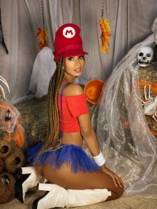 YayaHilton Super Naughty Game 🎮 🎃 Pic 4