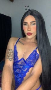 Ambarhilton “Soy tan cielo como pecado, tan suave como la tentación que te consume.” Pic 3