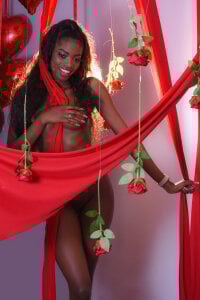 Stefannyevans_ My body in roses Pic