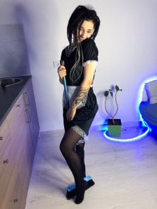 Nikki_Evans Maid ^^ Pic