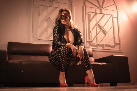 MelaniaKnauss Masked and sexy Gambar 4