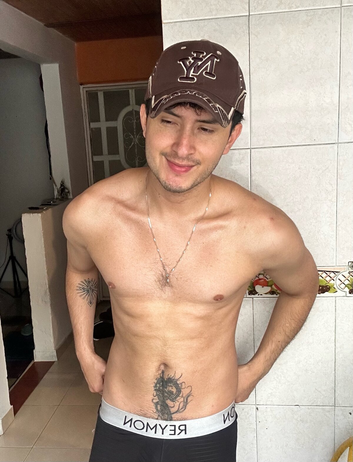 صور santyago_taylor الرائجة  9816