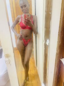 OceanSquirtbabe Lady in Red Pic 2