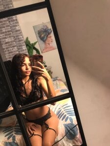 Kittypetite11 ♡ hanging out ♡ Pic 2