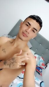 Quiet but hot guy 🫢 od agustiinboy  3 snímek