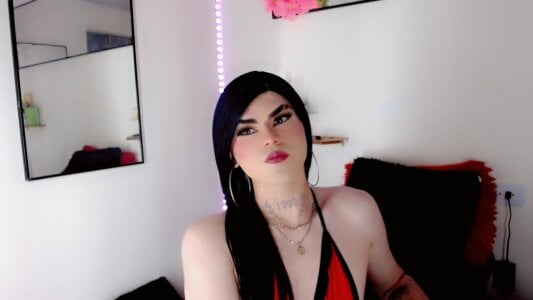 Yara-Atwan-: Public ( 5 фото)