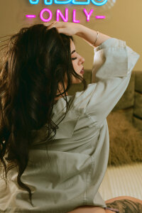 Alice_Vixen me with your shirt on... Immagine  4