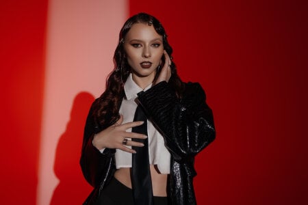 ArinaKubrick hot energy absorbs the viewers Pic 5