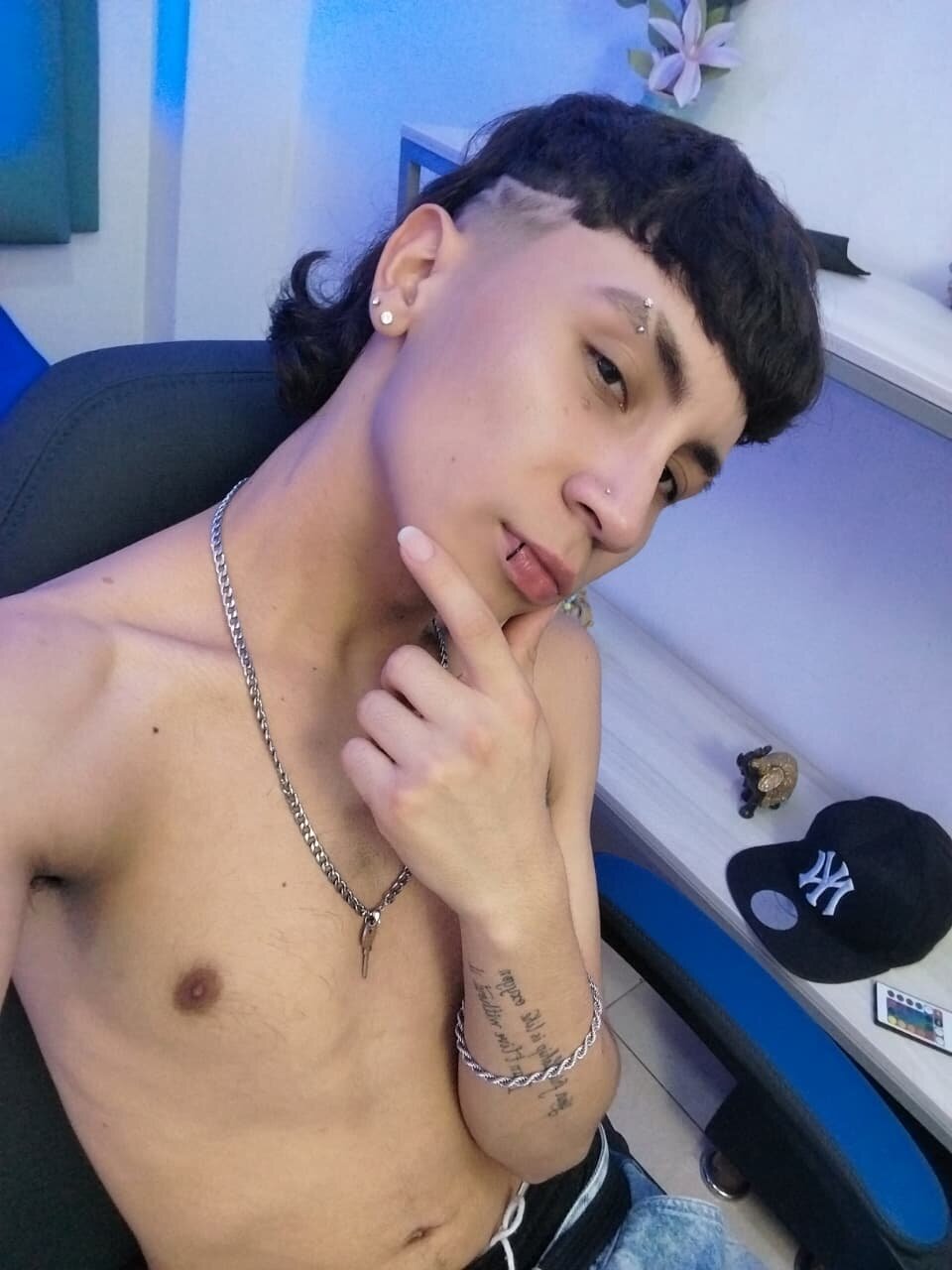 ภาพที่กำลังนิยมของ XanderGrey8  1006