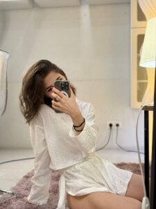 HaIinaDifabio Mirror Vibe" ✨  3. fénykép