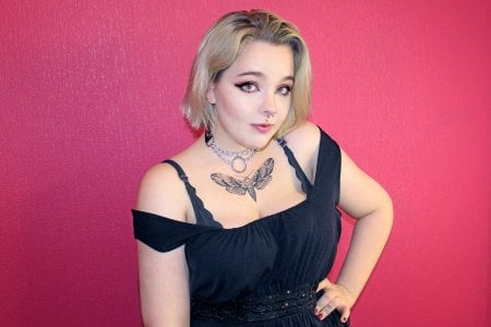 VictoriaMartin Public Pic 4