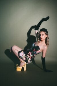 VictoriaHopsons Retro Bloom Pic 5