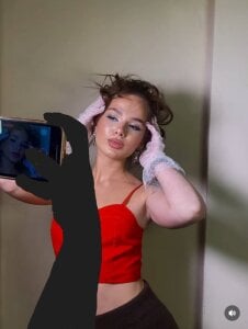 May_Bloom a new look! I'll post the off-screen photo in my fan club. Foto