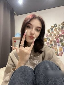 BelindaParbs what does this sign mean🤘 Pic 3