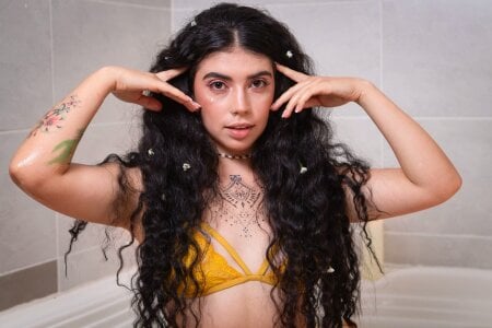 Nina-monroe Tropical shower صورة واحدة|Nina-monroe Tropical shower صورتان|Nina-monroe Tropical shower  4 صور|Nina-monroe Tropical shower  4 صورة