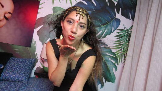 julietta_maxi I'm a Queen Pic 7