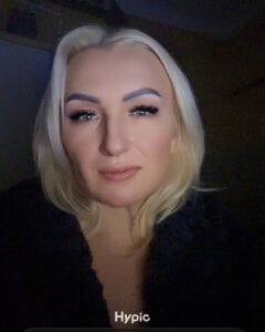 Angela_37 Public Pic 6